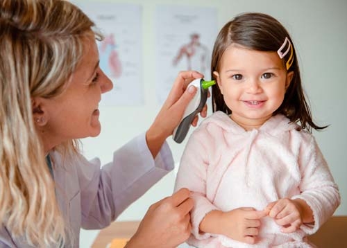 Ear thermometers allow the temperature to be measured quickly, easily and without injury Ear thermometers allow the temperature to be measured quickly, easily and without injury