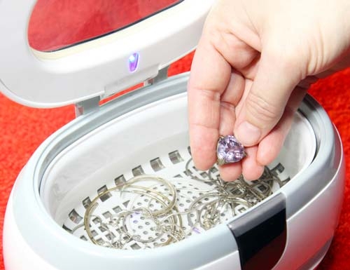 Ultrasonic cleaner with jewelry
