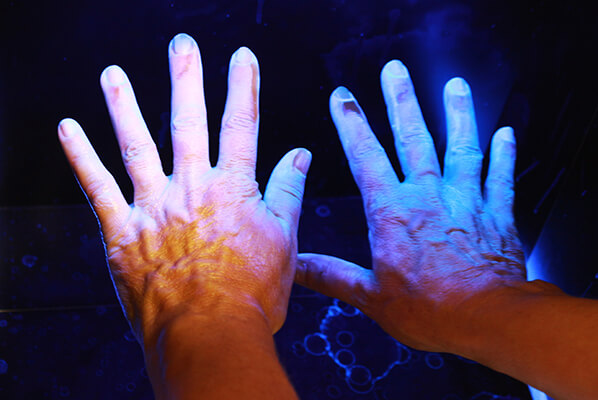 Hygiene control under UV light