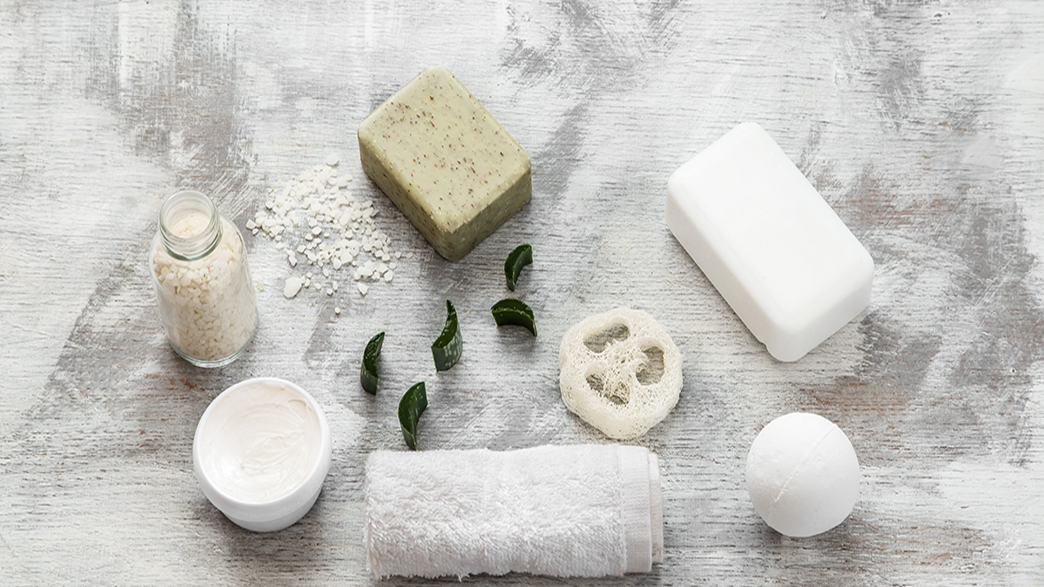 Produkte zum Waschen, Duschen und Baden