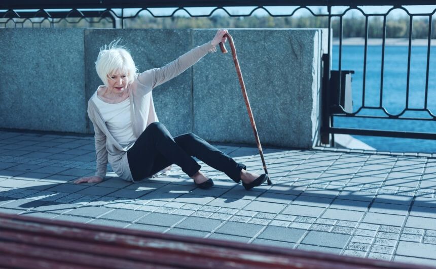 Falls in Old Age – Prevention and Safety for an Active Life Stürze im Alter kommen oft überraschend